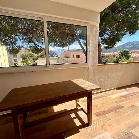 Apartment Familial Avec Parking Et Balcon En Centre-ville De Calvi *